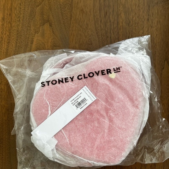 NWT STONE CLOVER LN Heart Shaped Red Faux Patent Crossbody Bag - Picture 4 of 5